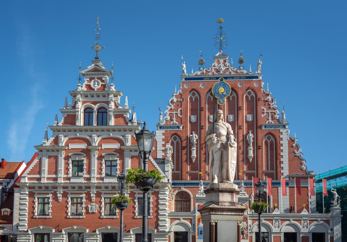 Das Schwarzhäupterhaus am Rathausplatz in der Altstadt von Riga