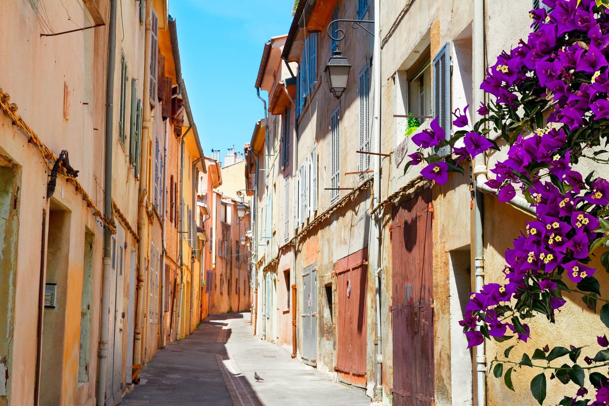 Bunte Gassen im Le-Panier-Viertel von Marseille mit Street-Art
